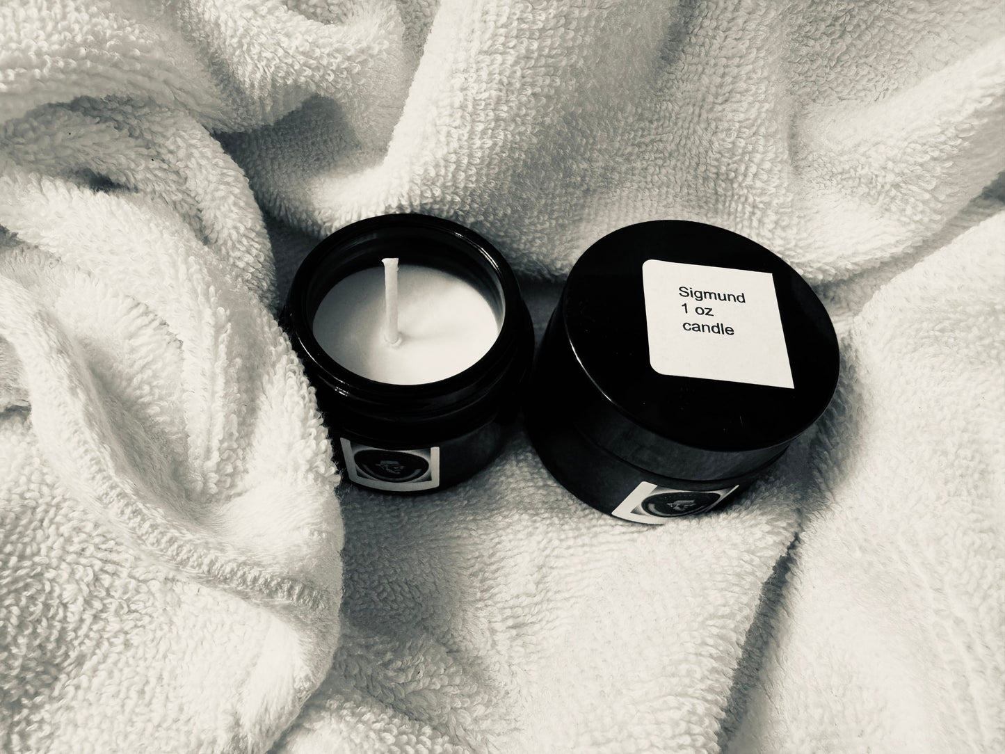 Tobacco, Myrrh & Leather Luxury Scented Candle - Decor Akil