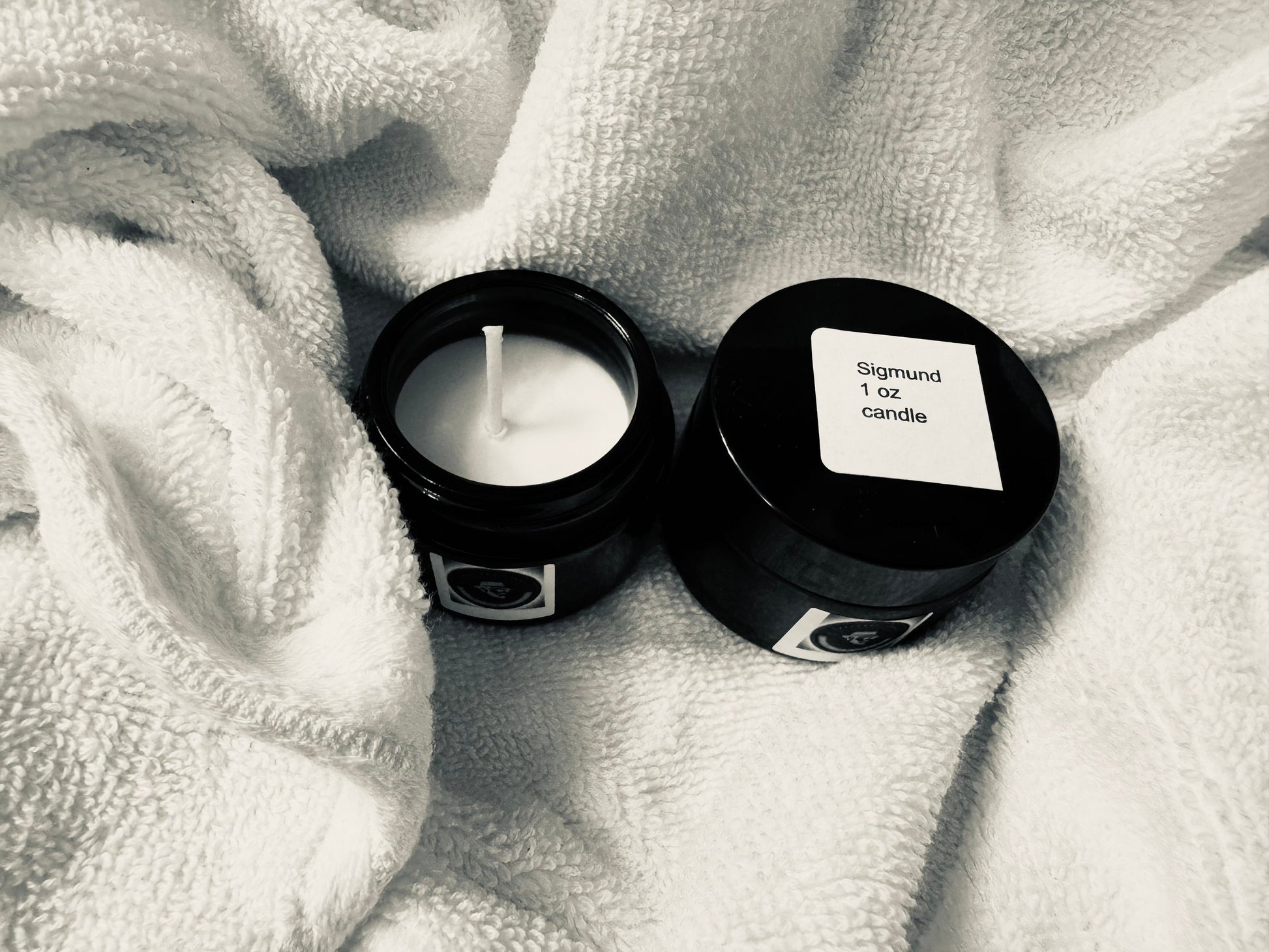 Tobacco, Myrrh & Leather Luxury Scented Candle - Decor Akil